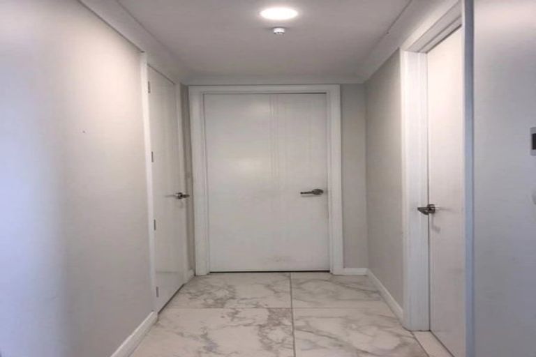 Photo of property in 14 Lagonda Rise, Oteha, Auckland, 0632