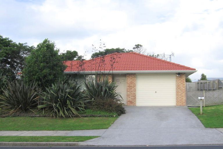 Photo of property in 27 Woodbank Drive, Glen Eden, Auckland, 0602