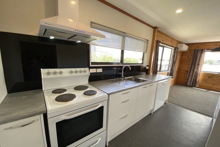 Photo of property in 27a Holiday Road, Stanmore Bay, Whangaparaoa, 0932