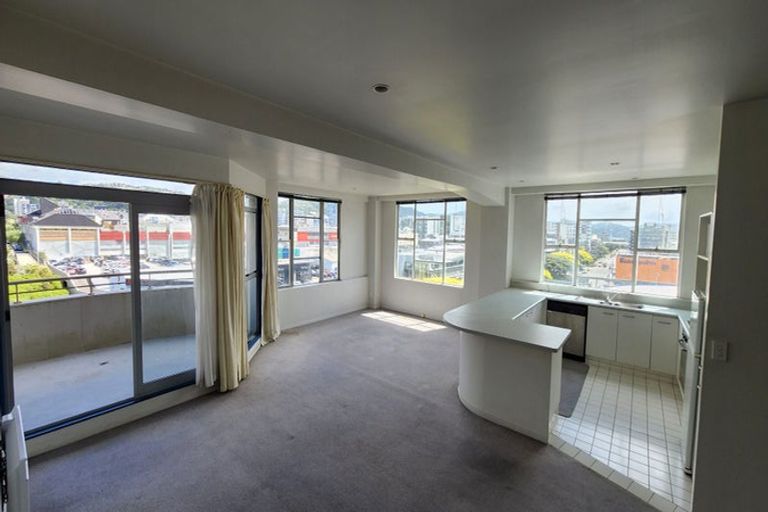 Photo of property in Grandstand Apartments, 11/80 Kent Terrace, Mount Victoria, Wellington, 6011