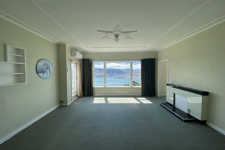 Photo of property in 37 Palliser Road, Roseneath, Wellington, 6011