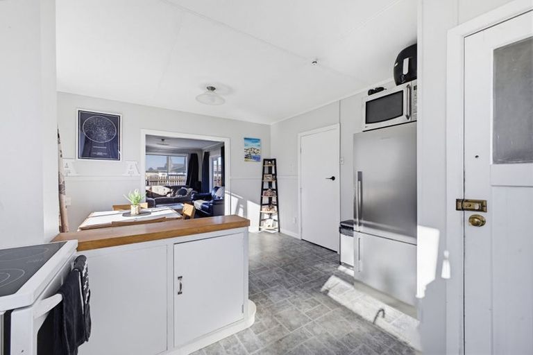 Photo of property in 22 Brookes Terrace, Waitara, 4320