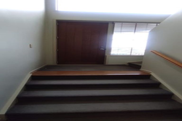 Photo of property in 1/170 East Coast Road, Forrest Hill, Auckland, 0620