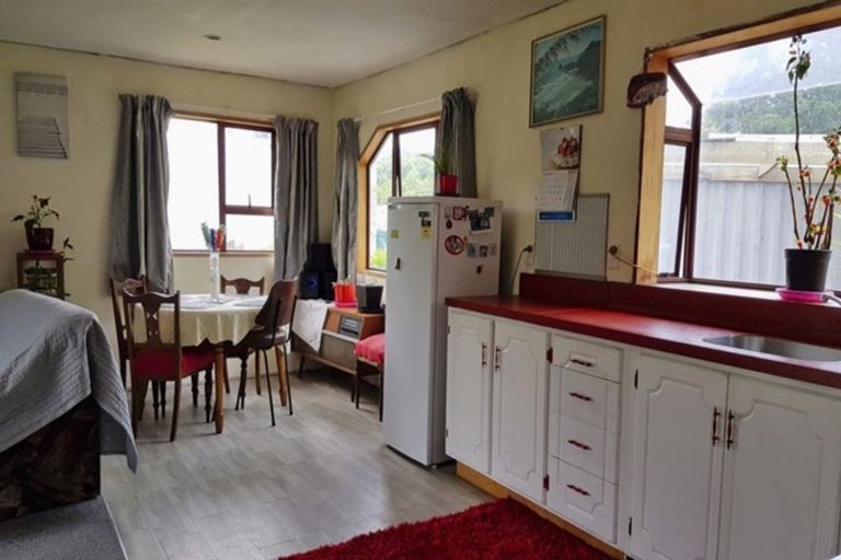 Photo of property in 13 Ives Street, Hector, 7822