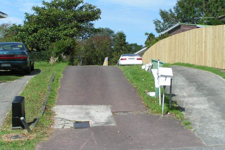 Photo of property in 2/7 Taurus Crescent, Beach Haven, Auckland, 0626