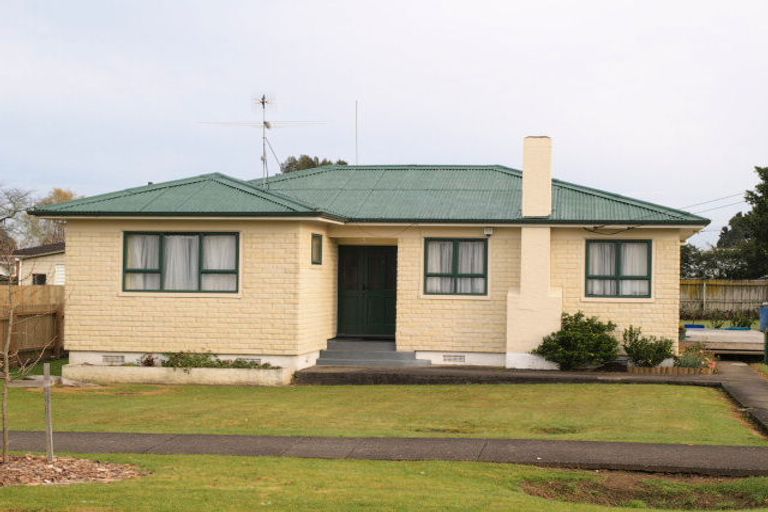 Photo of property in 18 Cleek Road, Mangere East, Auckland, 2024