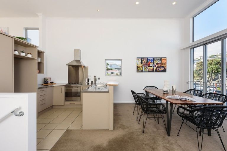 Photo of property in 9/15 Roxburgh Street, Mount Victoria, Wellington, 6011