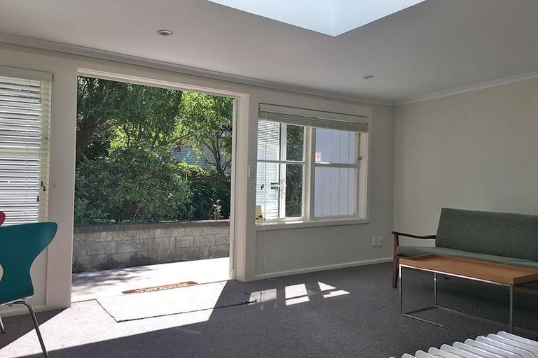 Photo of property in 37 Silverstream Road, Crofton Downs, Wellington, 6035