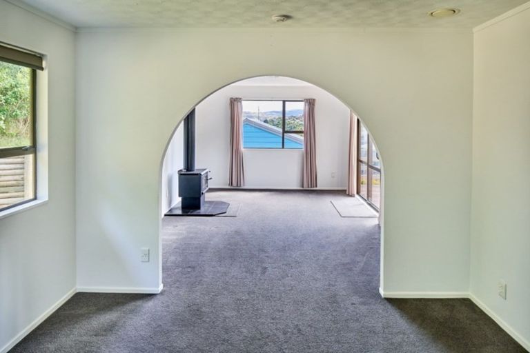 Photo of property in 31 Omapere Street, Whitby, Porirua, 5024