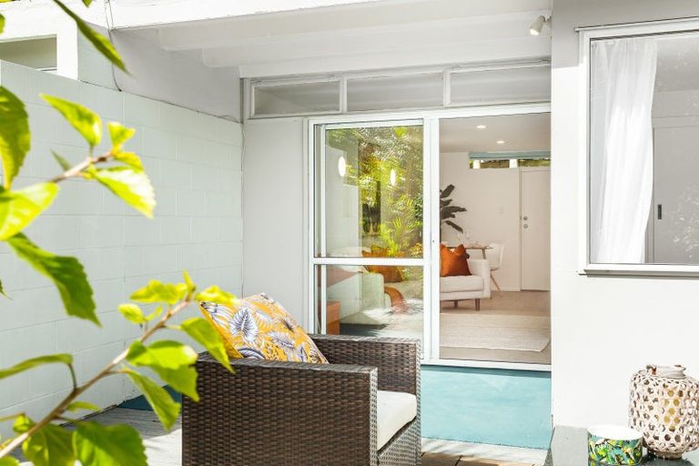 Photo of property in 24/73 Princes Street, Northcote Point, Auckland, 0627