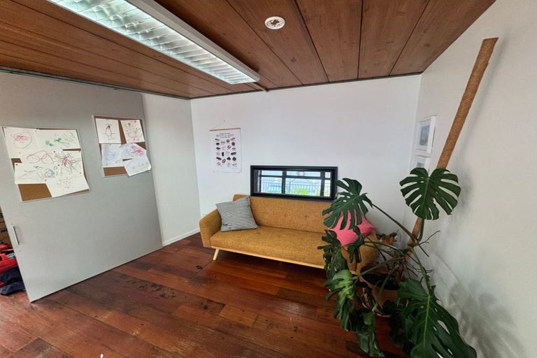 Photo of property in Courtenay Mews Apartments, 3/14 Alpha Street, Te Aro, Wellington, 6011