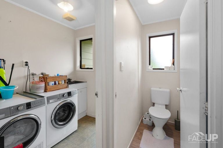 Photo of property in 10 Pahi Place, West Harbour, Auckland, 0618