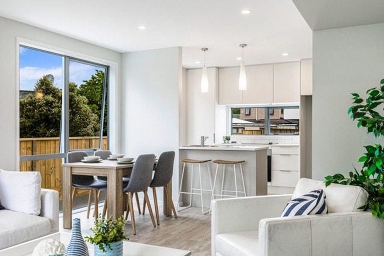 Photo of property in 2/51 Wharf Road, Te Atatu Peninsula, Auckland, 0610