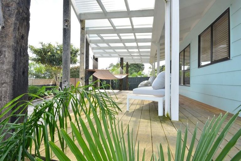 Photo of property in 2 Island View Terrace, Waikanae Beach, Waikanae, 5036