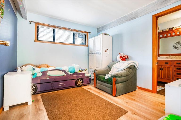 Photo of property in 28 Stillwater Crescent, Stillwater, Silverdale, 0993