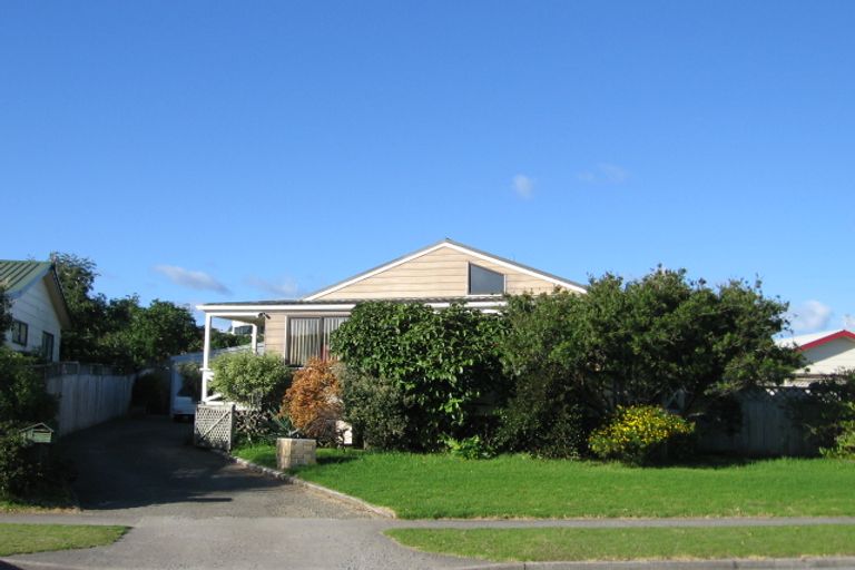 Photo of property in 68 Queens Road, Waikanae Beach, Waikanae, 5036