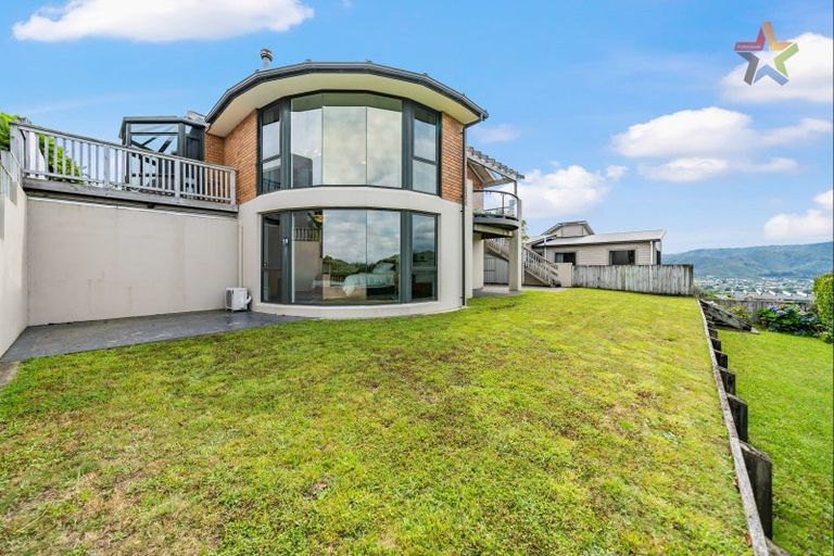 Photo of property in 11 Meadowbank Drive, Belmont, Lower Hutt, 5010
