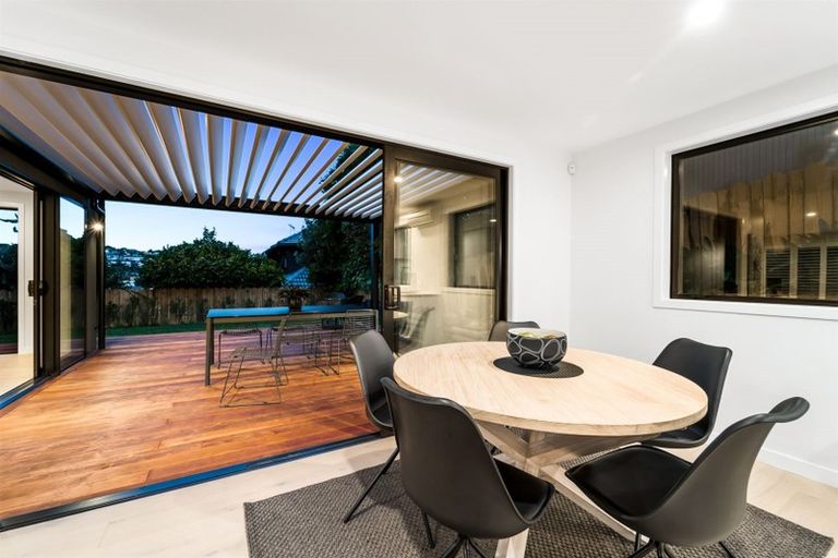 Photo of property in 2/47 Rangitoto Terrace, Milford, Auckland, 0620