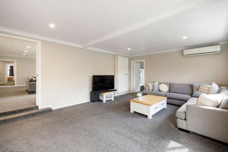 Photo of property in 9 Grassy Downs Place, St Andrews, Hamilton, 3200