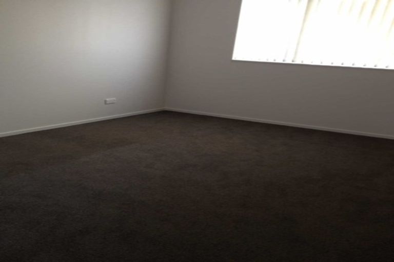 Photo of property in 106 Popokatea Drive, Takanini, 2112