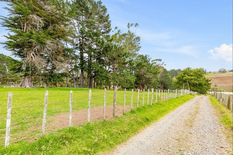 Photo of property in 65 Annett Road, Kumeu, 0891