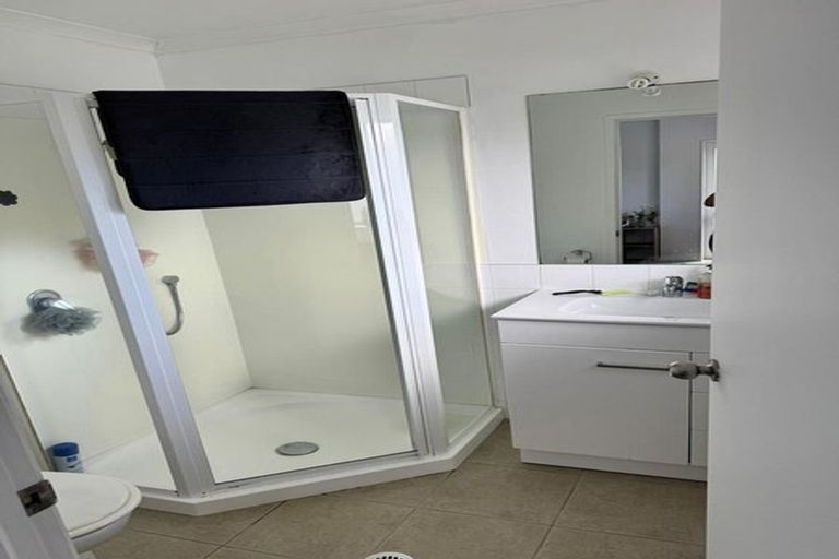 Photo of property in 2/13 Teviot Place, Totara Vale, Auckland, 0629