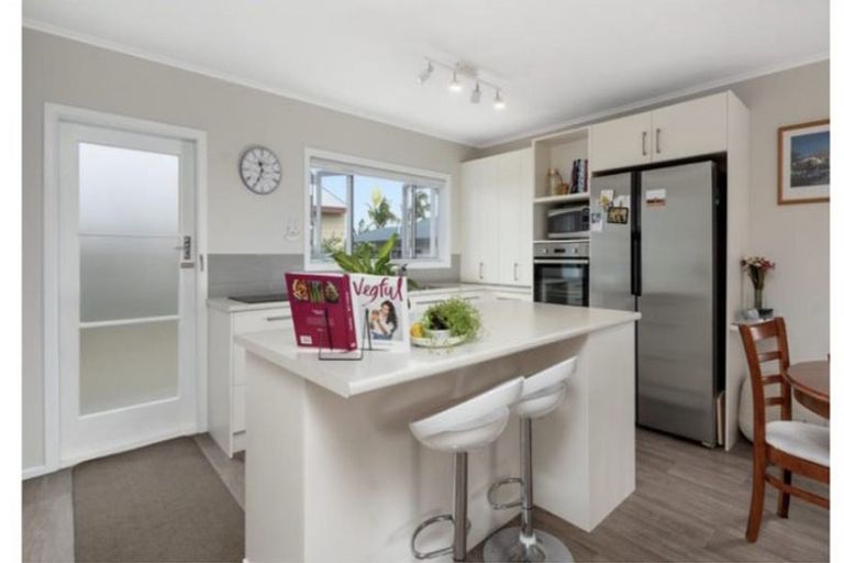 Photo of property in 74 Queen Road, Bellevue, Tauranga, 3110