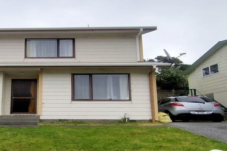 Photo of property in 36b Colchester Crescent, Newlands, Wellington, 6037