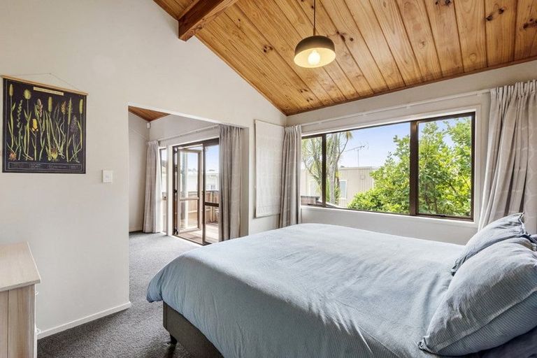 Photo of property in 22 Surville Place, Mairangi Bay, Auckland, 0630