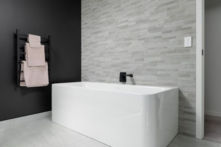 Photo of property in 17 Ruru Street, Cambridge, 3434