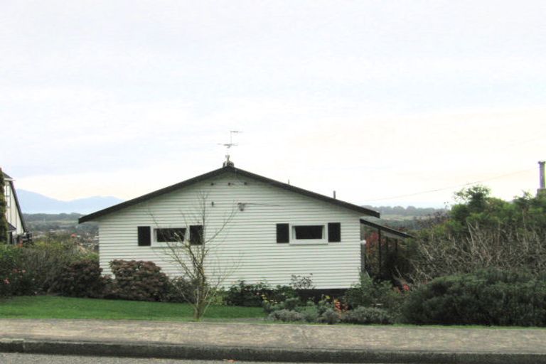 Photo of property in 28 Kotare Street, Waikanae, 5036