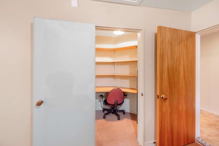 Photo of property in 15 Hemingford Place, Halswell, Christchurch, 8025