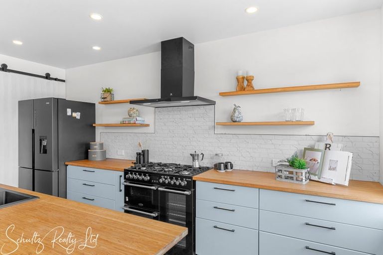 Photo of property in 19 Whaka Street, Maungaturoto, 0520