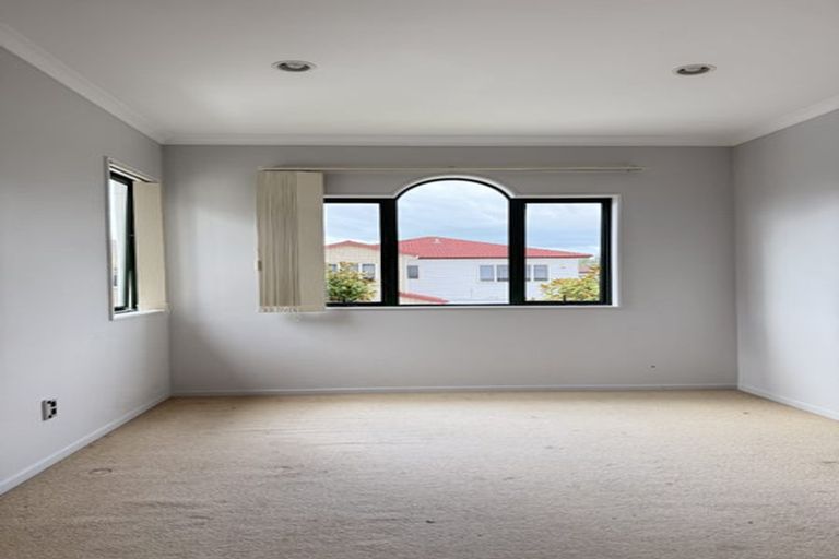 Photo of property in 38 Maypark Crescent, Flat Bush, Auckland, 2016