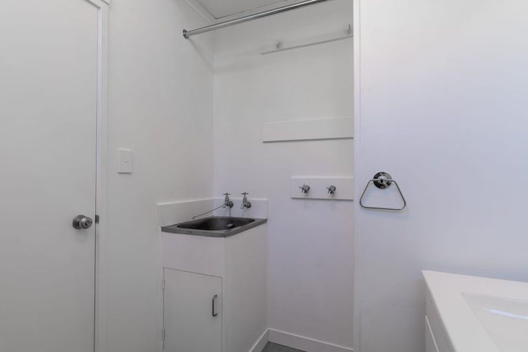 Photo of property in 5a Dolbear Street, Titirangi, Auckland, 0604