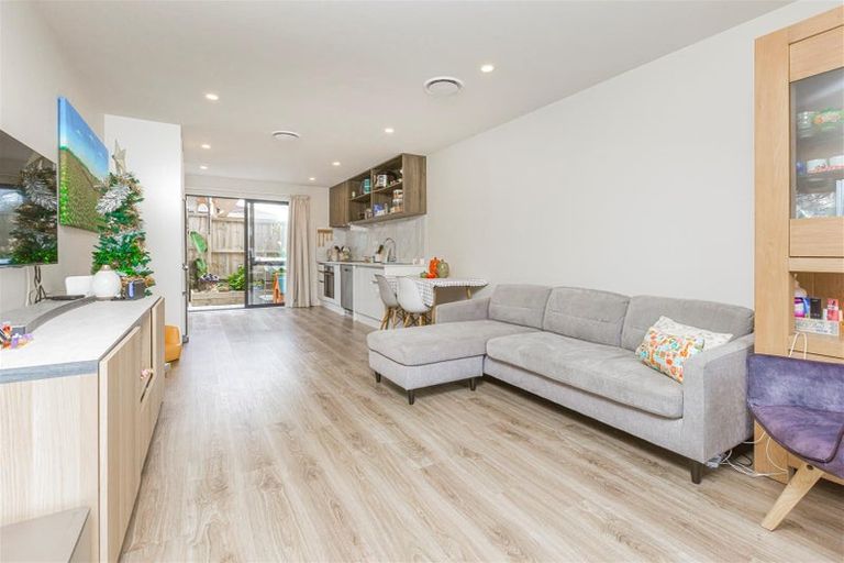 Photo of property in 14d Medina Place, Half Moon Bay, Auckland, 2012