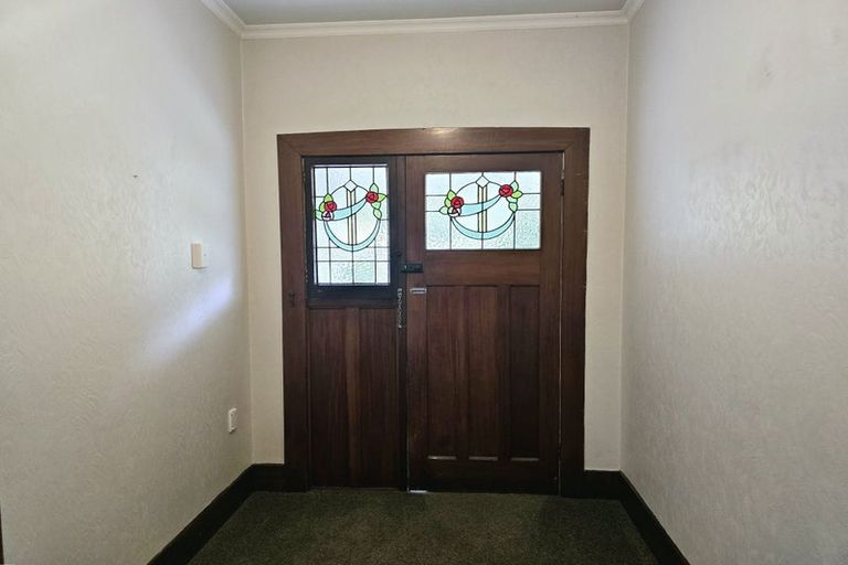 Photo of property in 16 Buller Street, Picton, 7220