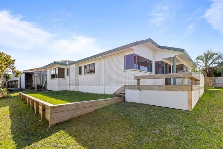 Photo of property in 53 Kath Hopper Drive, Orewa, 0931