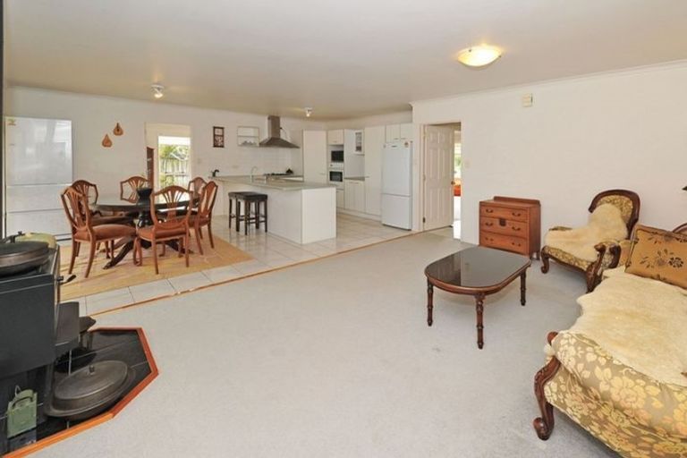 Photo of property in 12 Linicro Place, Wattle Downs, Auckland, 2103