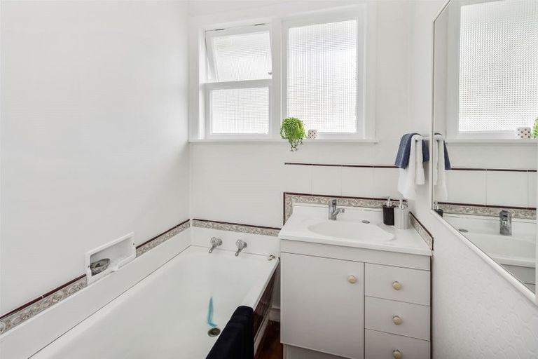 Photo of property in 100 Helston Road, Paparangi, Wellington, 6037