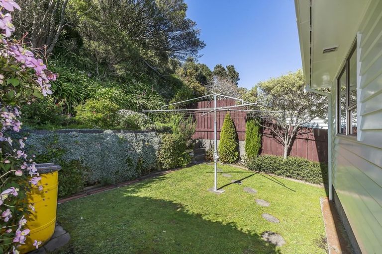 Photo of property in 43 Woodman Drive, Tawa, Wellington, 5028