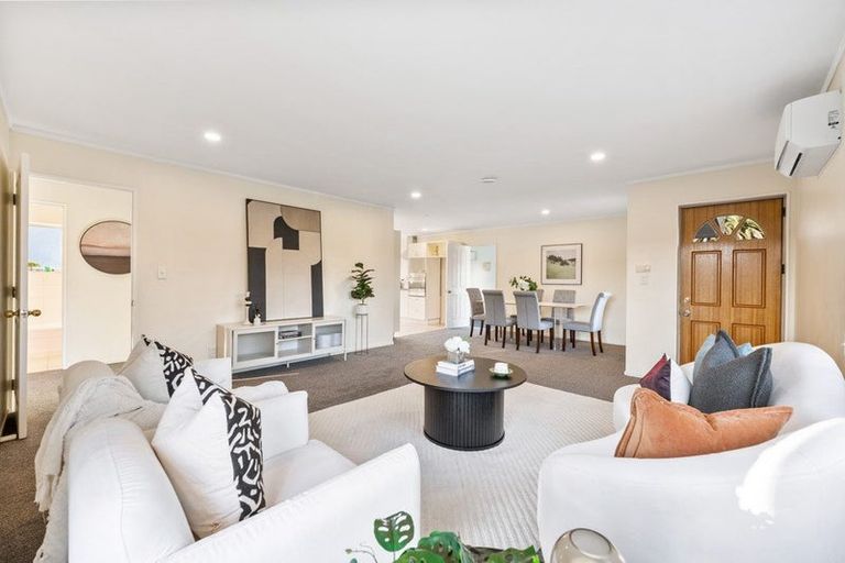 Photo of property in 28 Ginders Drive, Massey, Auckland, 0614
