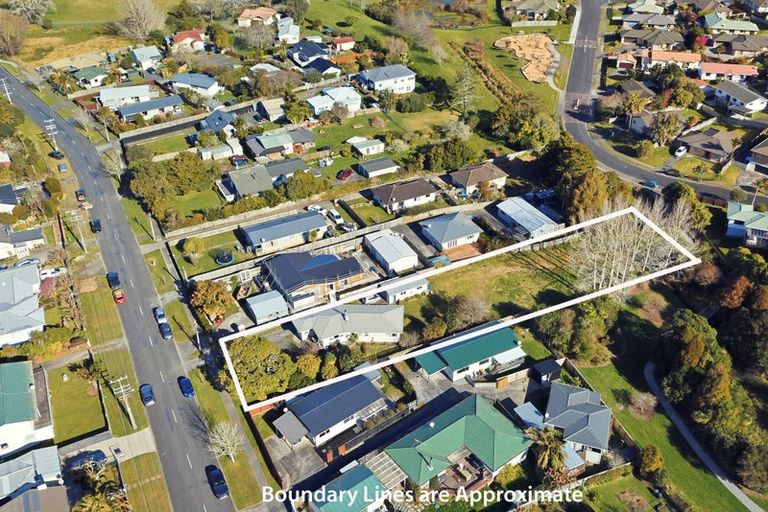 Photo of property in 71 Awaroa Road, Helensville, 0800