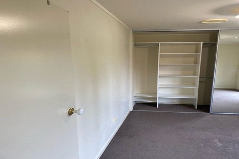 Photo of property in 4 Heversham Place, Glendene, Auckland, 0602