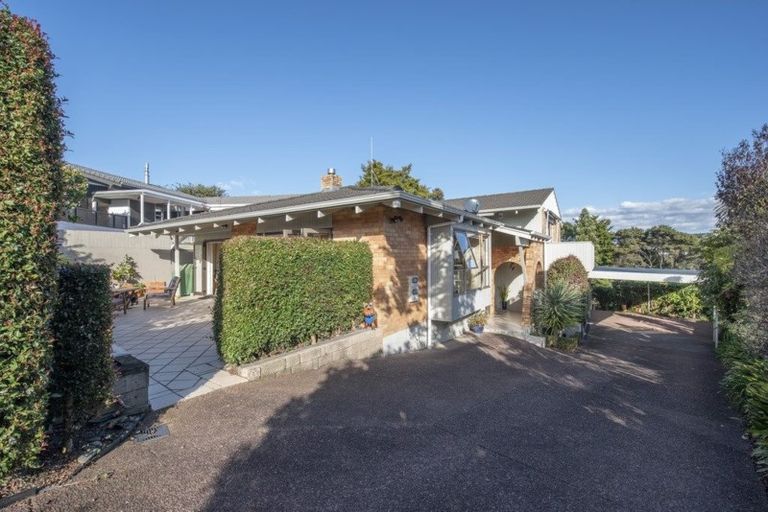 Photo of property in 6 Langstone Place, Chatswood, Auckland, 0626