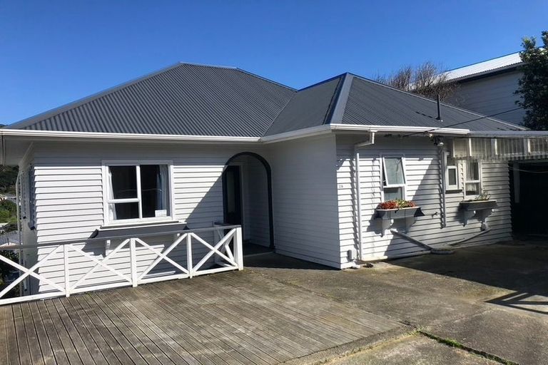 Photo of property in 28 Melbourne Road, Island Bay, Wellington, 6023