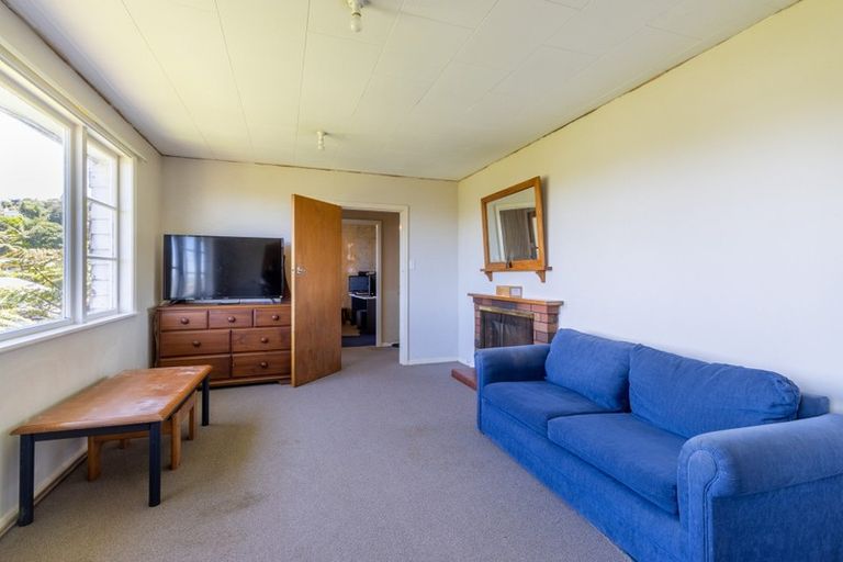Photo of property in 79 Salford Street, Newlands, Wellington, 6037