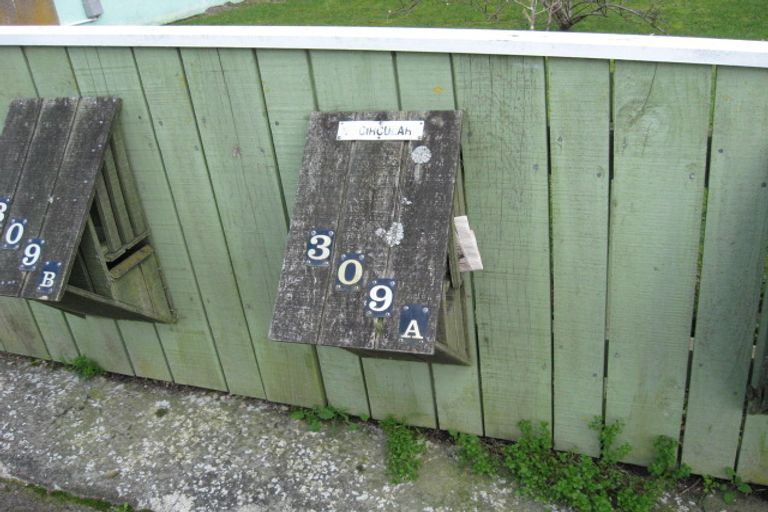 Photo of property in 309 Wellington Road, Wainuiomata, Lower Hutt, 5014