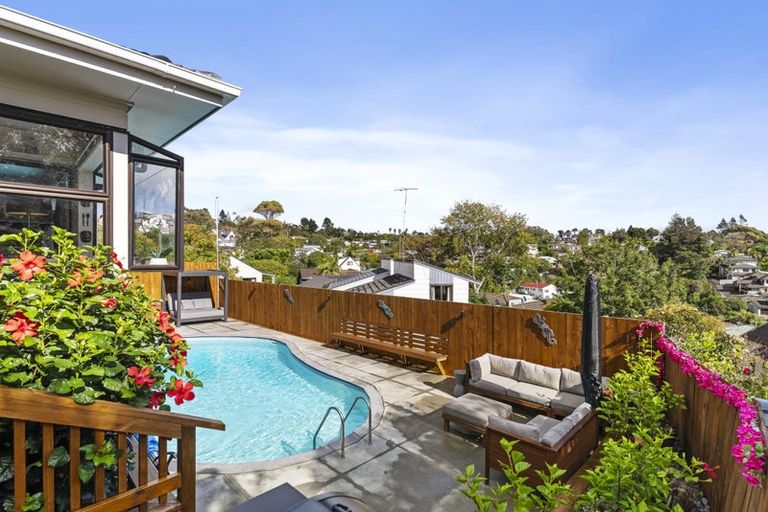 Photo of property in 2/15 Eastwood Rise, Browns Bay, Auckland, 0630