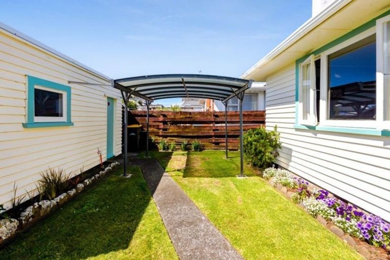 Photo of property in 9a Chilman Street, Strandon, New Plymouth, 4312